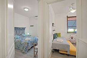 Elizabeth House-100m Lake & Priv.parking