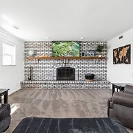 Hometown Hideaway - 4BR 2 5BA Pool Game Room