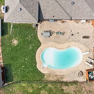 Hometown Hideaway - 4BR 2 5BA Pool Game Room