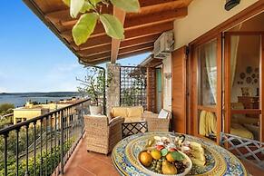 Grotten Loft with lake view and pool