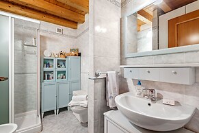 Grotten Loft with lake view and pool