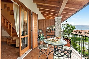 Grotten Loft with lake view and pool