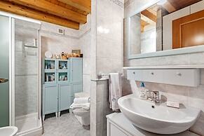 Grotten Loft with lake view and pool
