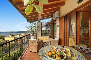 Grotten Loft with lake view and pool