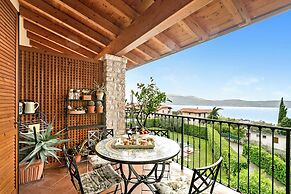 Grotten Loft with lake view and pool