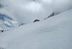 FLORET RESORT LACHUNG