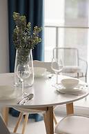 Herbu Oksza Apartment Warsaw by Renters