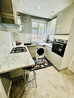 4 Bedrooms Full House Stourbridge Birmingham