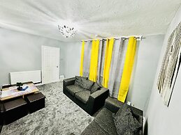 4 Bedrooms Full House Stourbridge Birmingham