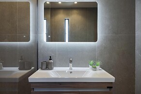 Aria Luxury Apartment