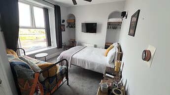 Hoopers Sandy Beach Guest Rooms