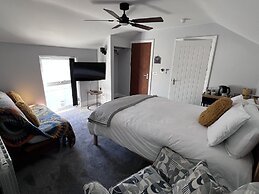 Hoopers Sandy Beach Guest Rooms