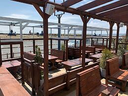 Hoopers Sandy Beach Guest Rooms