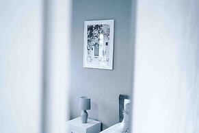 Comfy Four Bedroom House with parking