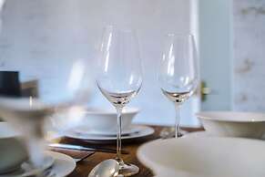 Comfy Four Bedroom House with parking