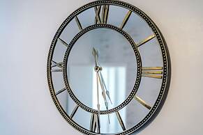 Comfy Four Bedroom House with parking