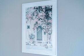 Comfy Four Bedroom House with parking