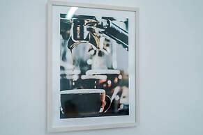 Comfy Four Bedroom House with parking