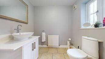 5-bedroom Home - Sleeps 16 - Ideal for Groups