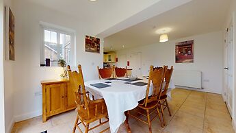 5-bedroom Home - Sleeps 16 - Ideal for Groups