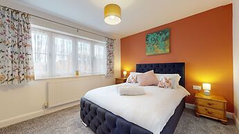 5-bedroom Home - Sleeps 16 - Ideal for Groups