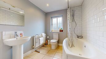 5-bedroom Home - Sleeps 16 - Ideal for Groups