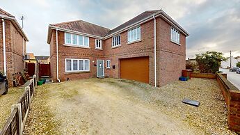 5-bedroom Home - Sleeps 16 - Ideal for Groups