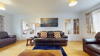 5-bedroom Home - Sleeps 16 - Ideal for Groups