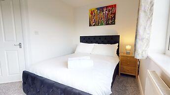 5-bedroom Home - Sleeps 16 - Ideal for Groups