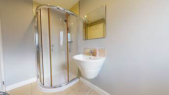 5-bedroom Home - Sleeps 16 - Ideal for Groups