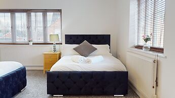 5-bedroom Home - Sleeps 16 - Ideal for Groups