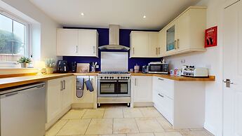 5-bedroom Home - Sleeps 16 - Ideal for Groups