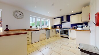 5-bedroom Home - Sleeps 16 - Ideal for Groups