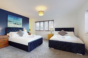 5-bedroom Home - Sleeps 16 - Ideal for Groups