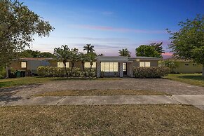 Private Villa With Pool And Sauna 5 Bedroom Home by RedAwning