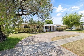 Private Villa With Pool And Sauna 5 Bedroom Home by RedAwning