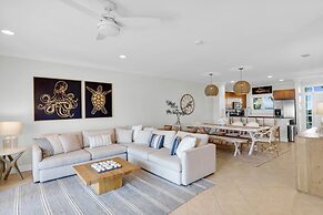 New Listing! Waterfront Villa W/ Boat Slip 3 Bedroom Townhouse by RedA