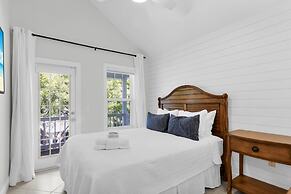 New Listing! Waterfront Villa W/ Boat Slip 3 Bedroom Townhouse by RedA