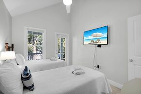 New Listing! Waterfront Villa W/ Boat Slip 3 Bedroom Townhouse by RedA