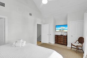 New Listing! Waterfront Villa W/ Boat Slip 3 Bedroom Townhouse by RedA