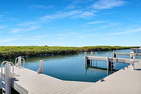 New Listing! Waterfront Villa W/ Boat Slip 3 Bedroom Townhouse by RedA