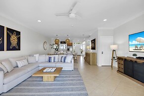 New Listing! Waterfront Villa W/ Boat Slip 3 Bedroom Townhouse by RedA