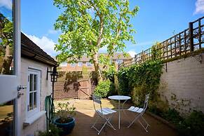 The Old Hatfield Haven - Spacious 6BDR House with Garden