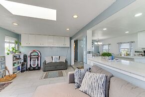 Peaceful Eureka Beach Cottage w/ 30-foot Dock