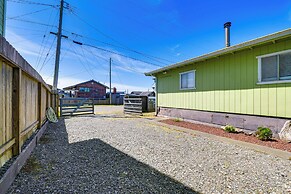 Peaceful Eureka Beach Cottage w/ 30-foot Dock
