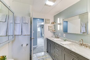 Peaceful Eureka Beach Cottage w/ 30-foot Dock