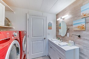 Peaceful Eureka Beach Cottage w/ 30-foot Dock