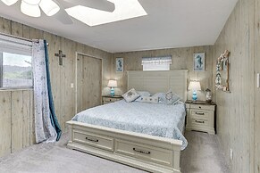 Peaceful Eureka Beach Cottage w/ 30-foot Dock