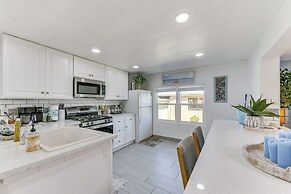 Peaceful Eureka Beach Cottage w/ 30-foot Dock