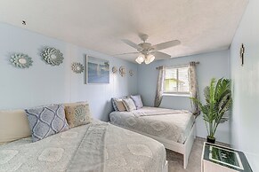 Peaceful Eureka Beach Cottage w/ 30-foot Dock